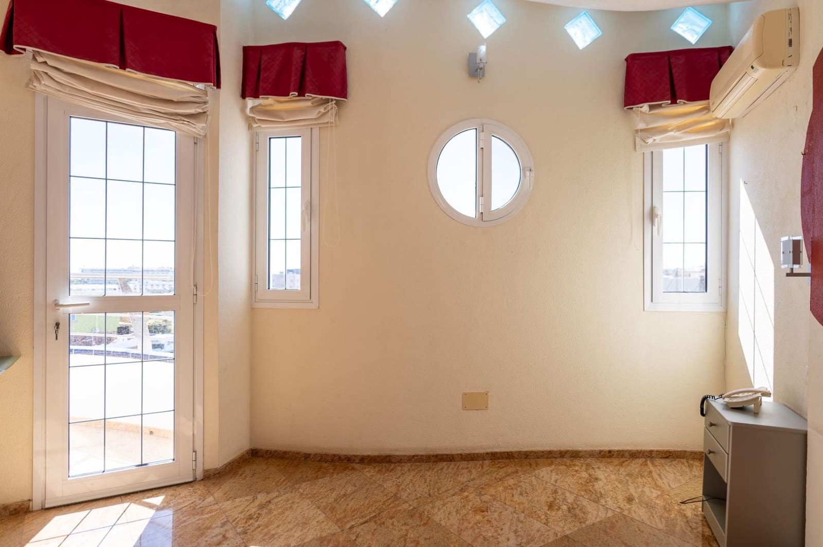 5 bedroom Villa for sale in San Bartolome de Tirajana with pool - € 1,150,000 (Ref: 9659456)