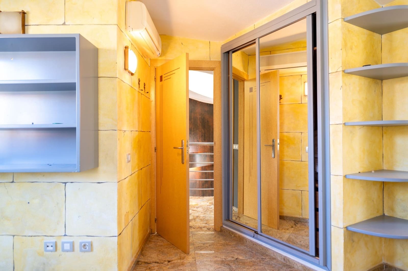 5 bedroom Villa for sale in San Bartolome de Tirajana with pool - € 1,150,000 (Ref: 9659456)