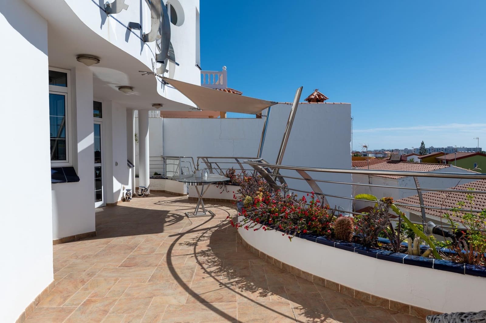 5 bedroom Villa for sale in San Bartolome de Tirajana with pool - € 1,150,000 (Ref: 9659456)