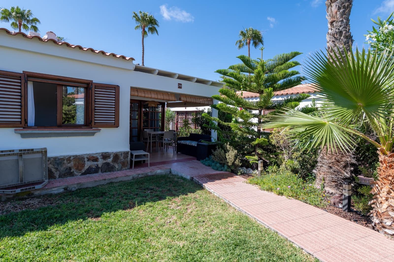 2 slaapkamer Bungalow te koop in Maspalomas met zwembad - € 375.000 (Ref: 9815863)