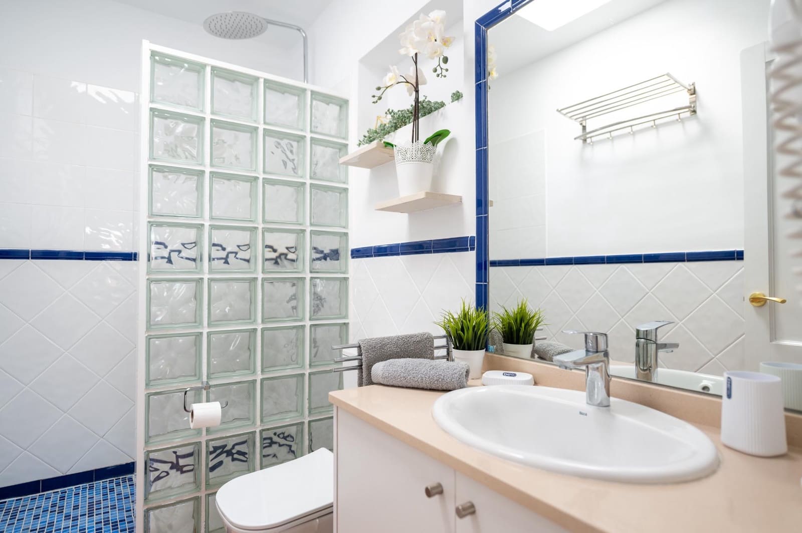 2 slaapkamer Bungalow te koop in Maspalomas met zwembad - € 375.000 (Ref: 9815863)