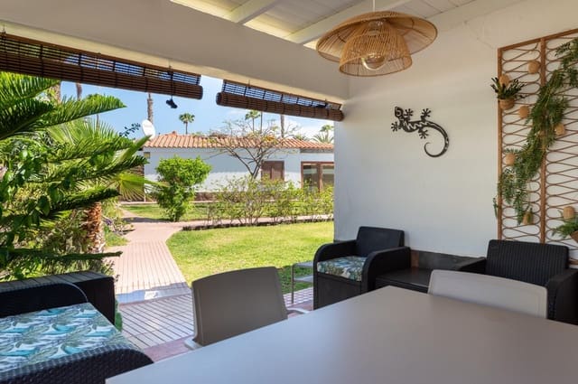 2 slaapkamer Bungalow te koop in Maspalomas, San Bartolomé de Tirajana met zwembad - € 375.000 (Ref: 9815863)