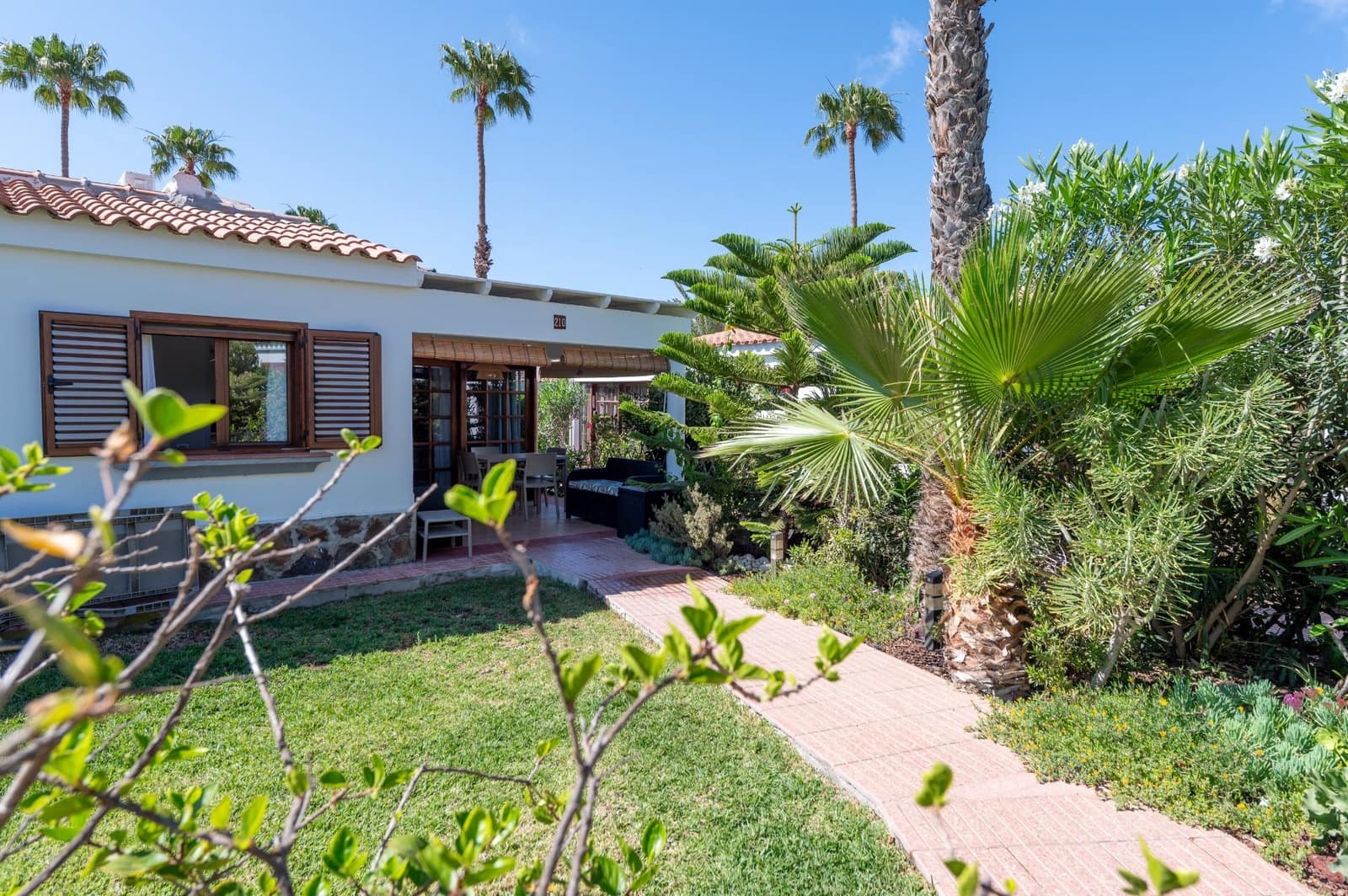 2 slaapkamer Bungalow te koop in Maspalomas met zwembad - € 375.000 (Ref: 9815863)