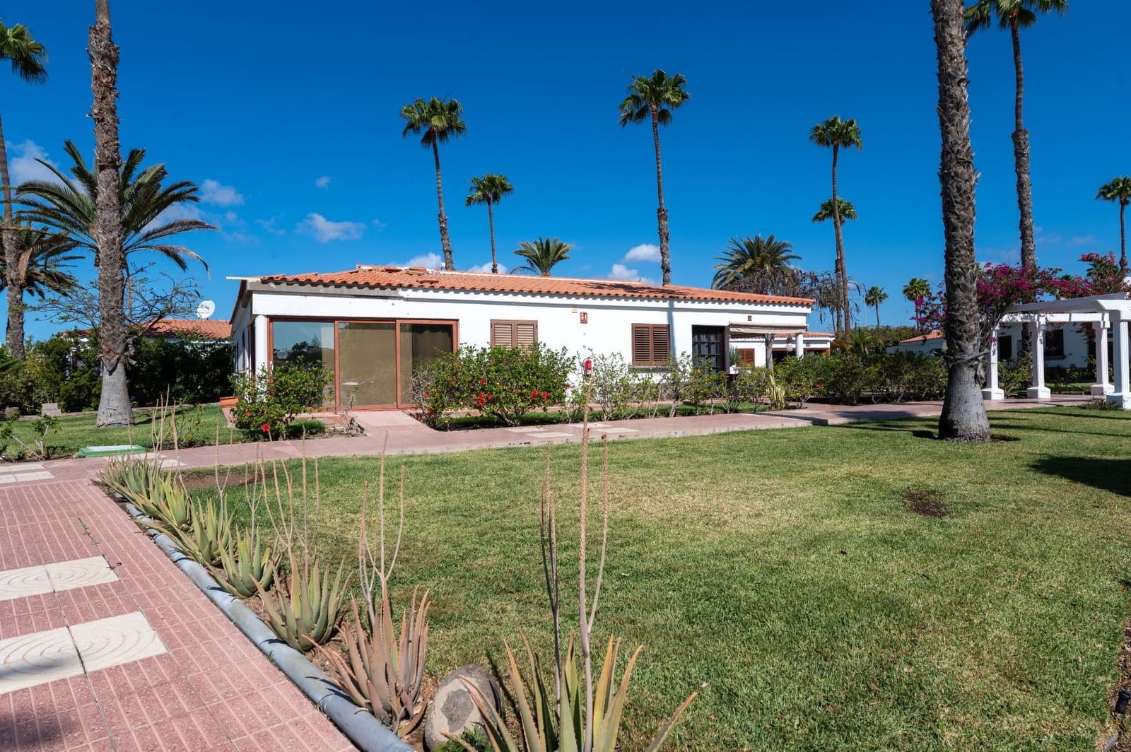 2 slaapkamer Bungalow te koop in Maspalomas met zwembad - € 375.000 (Ref: 9815863)