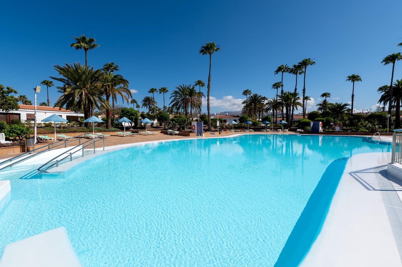 2 slaapkamer Bungalow te koop in Maspalomas met zwembad - € 375.000 (Ref: 9815863)