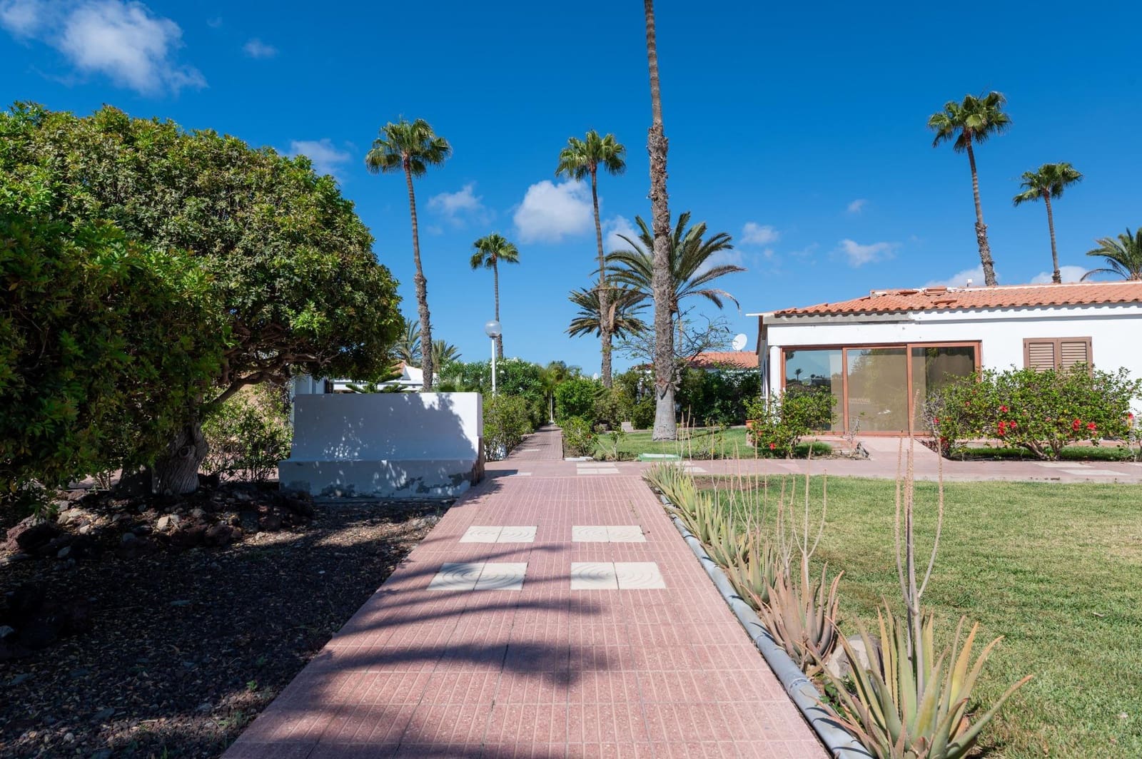 2 slaapkamer Bungalow te koop in Maspalomas met zwembad - € 375.000 (Ref: 9815863)