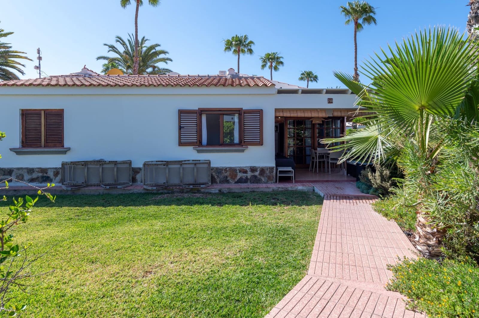 2 slaapkamer Bungalow te koop in Maspalomas met zwembad - € 375.000 (Ref: 9815863)
