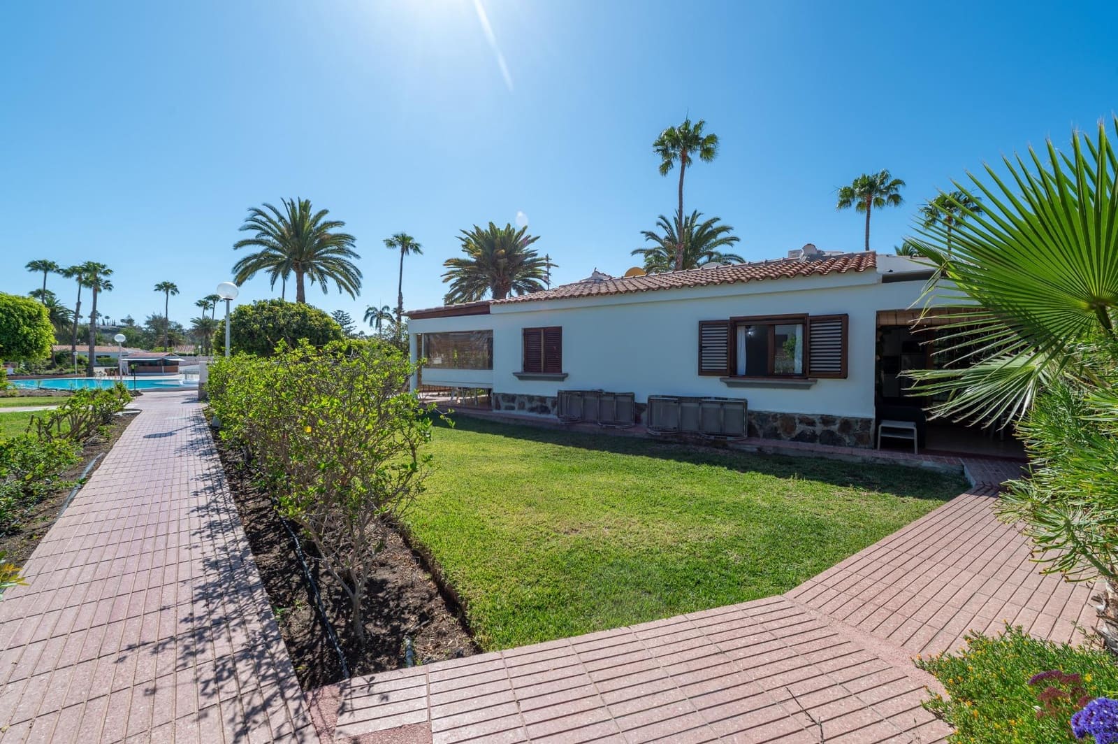 2 slaapkamer Bungalow te koop in Maspalomas met zwembad - € 375.000 (Ref: 9815863)