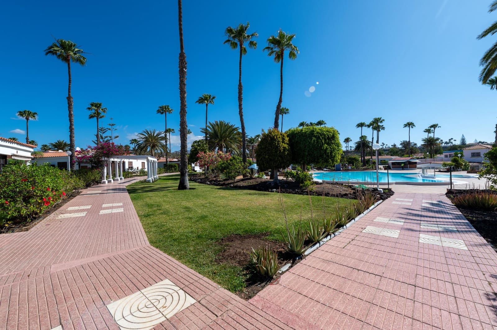 2 slaapkamer Bungalow te koop in Maspalomas met zwembad - € 375.000 (Ref: 9815863)