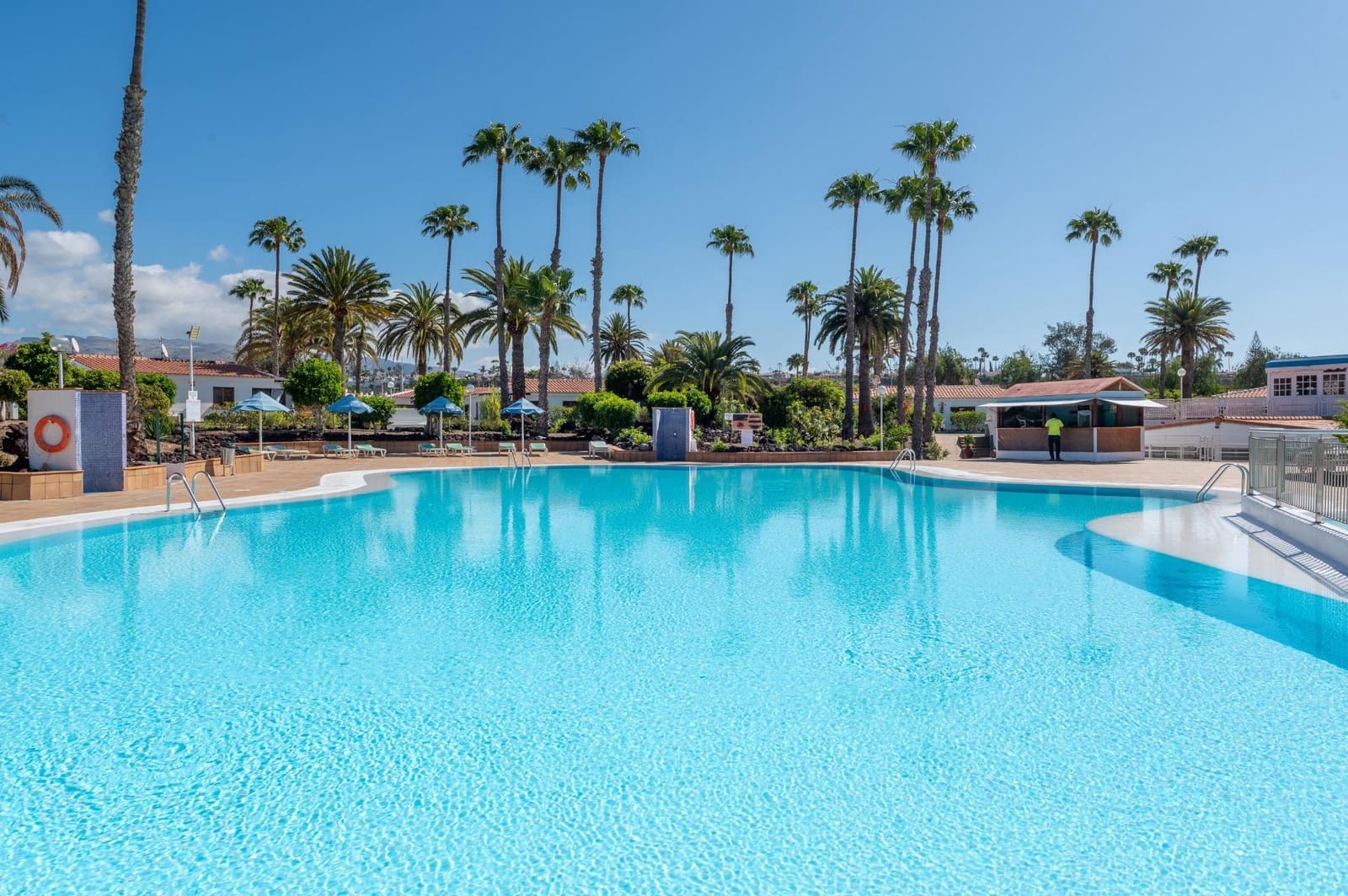 2 slaapkamer Bungalow te koop in Maspalomas met zwembad - € 375.000 (Ref: 9815863)