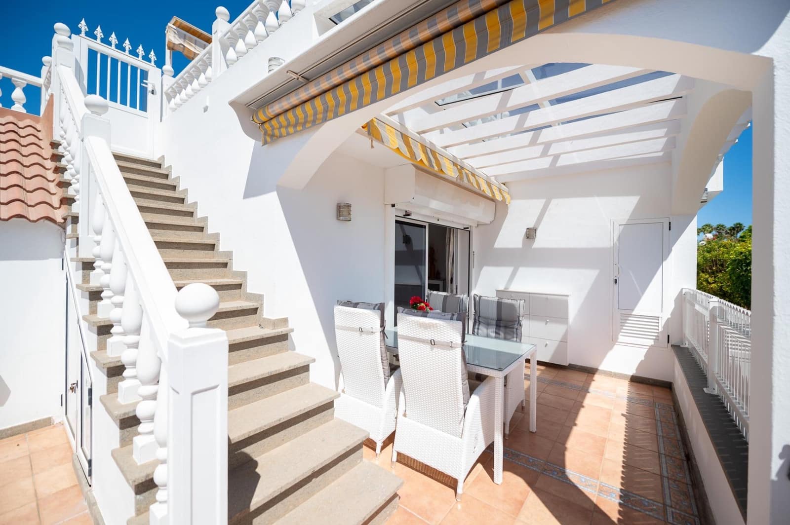 2 bedroom Bungalow for sale in Maspalomas with pool - € 425,000 (Ref: 9936410)