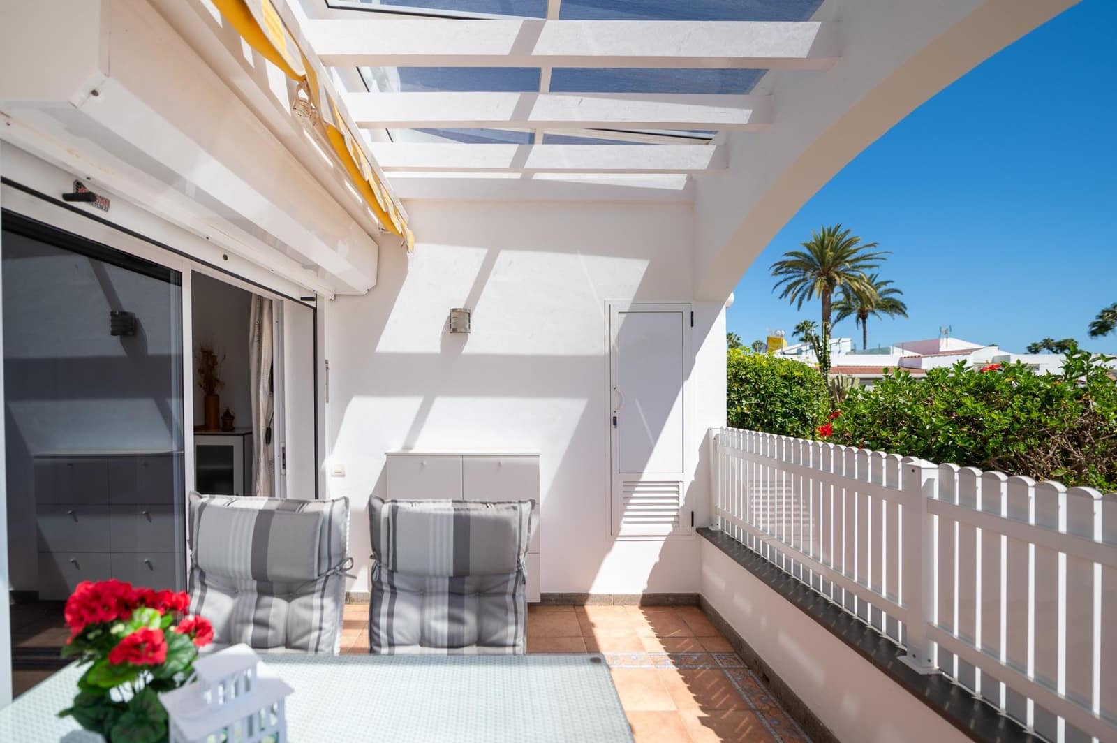 2 bedroom Bungalow for sale in Maspalomas with pool - € 425,000 (Ref: 9936410)