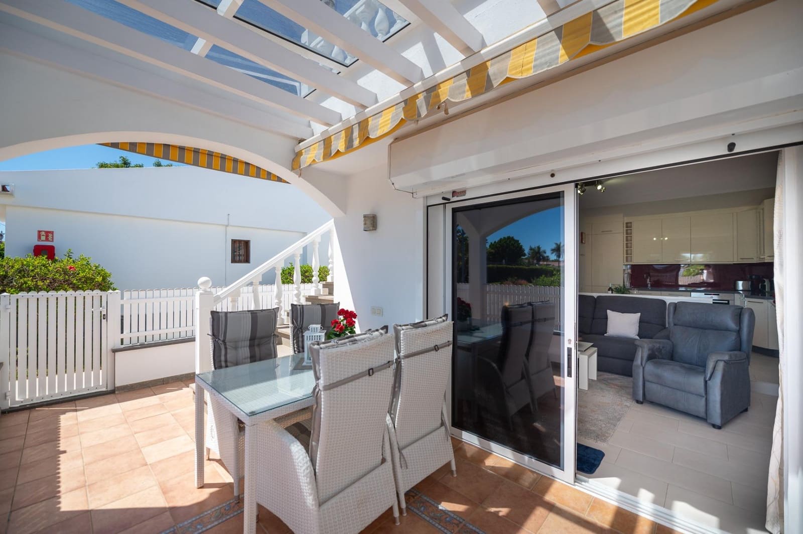 2 bedroom Bungalow for sale in Maspalomas with pool - € 425,000 (Ref: 9936410)
