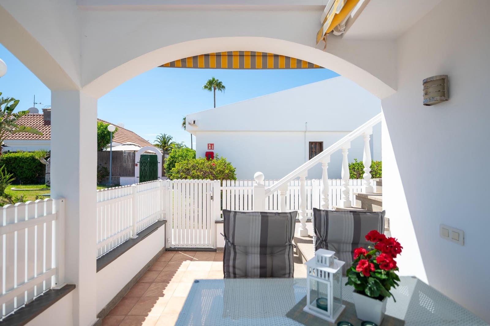 2 bedroom Bungalow for sale in Maspalomas with pool - € 425,000 (Ref: 9936410)