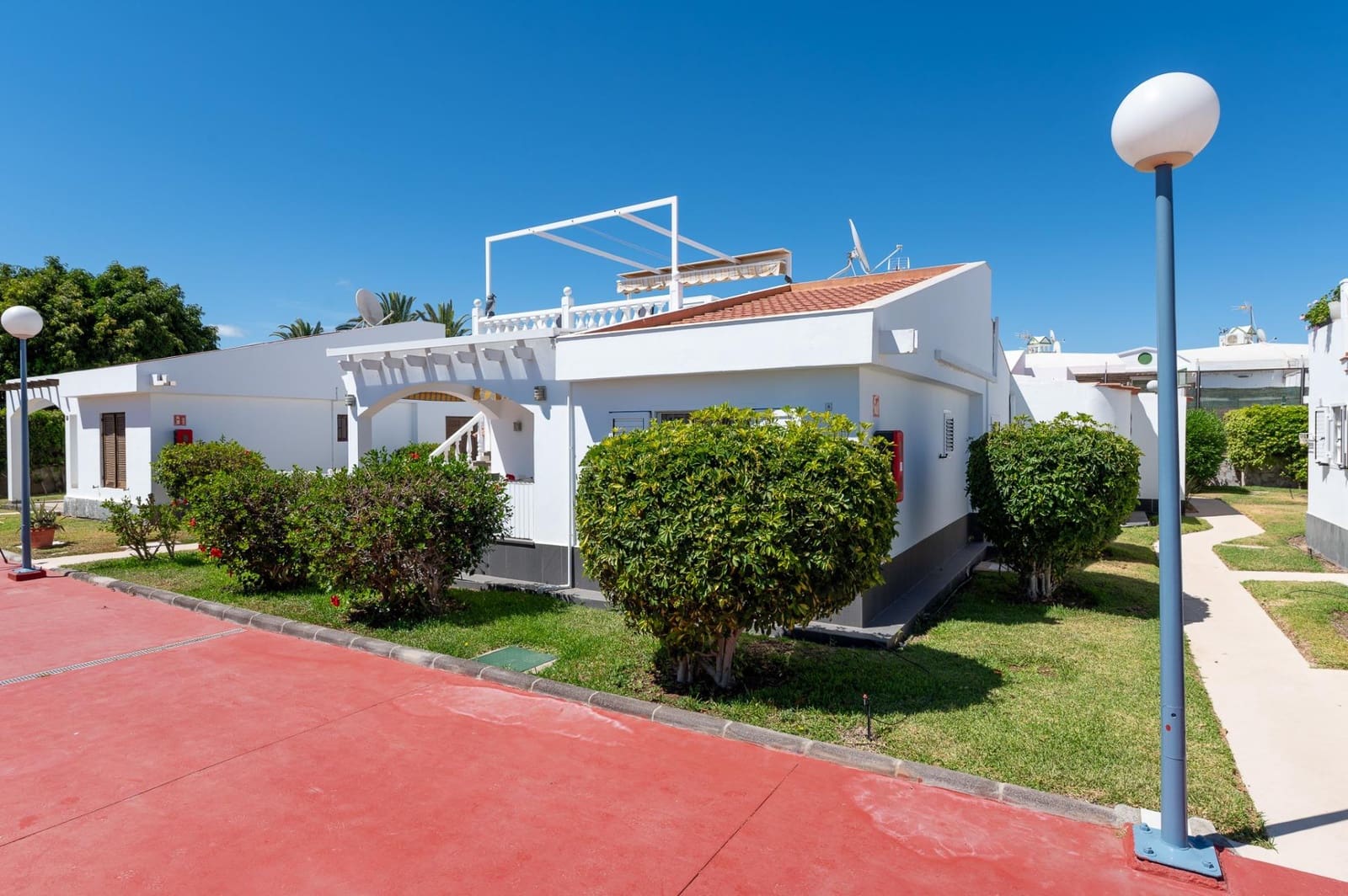 2 bedroom Bungalow for sale in Maspalomas with pool - € 425,000 (Ref: 9936410)
