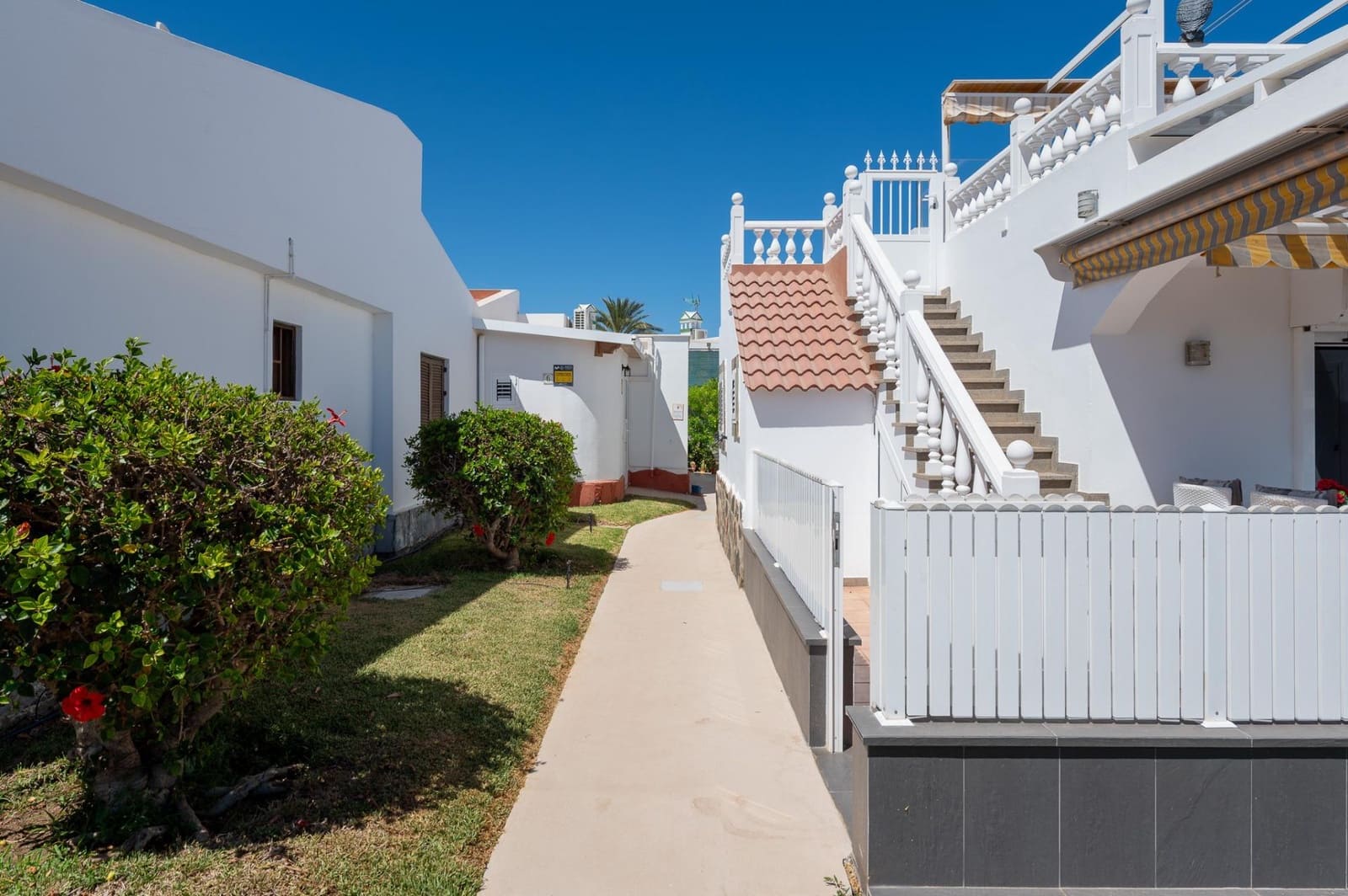 2 bedroom Bungalow for sale in Maspalomas with pool - € 425,000 (Ref: 9936410)