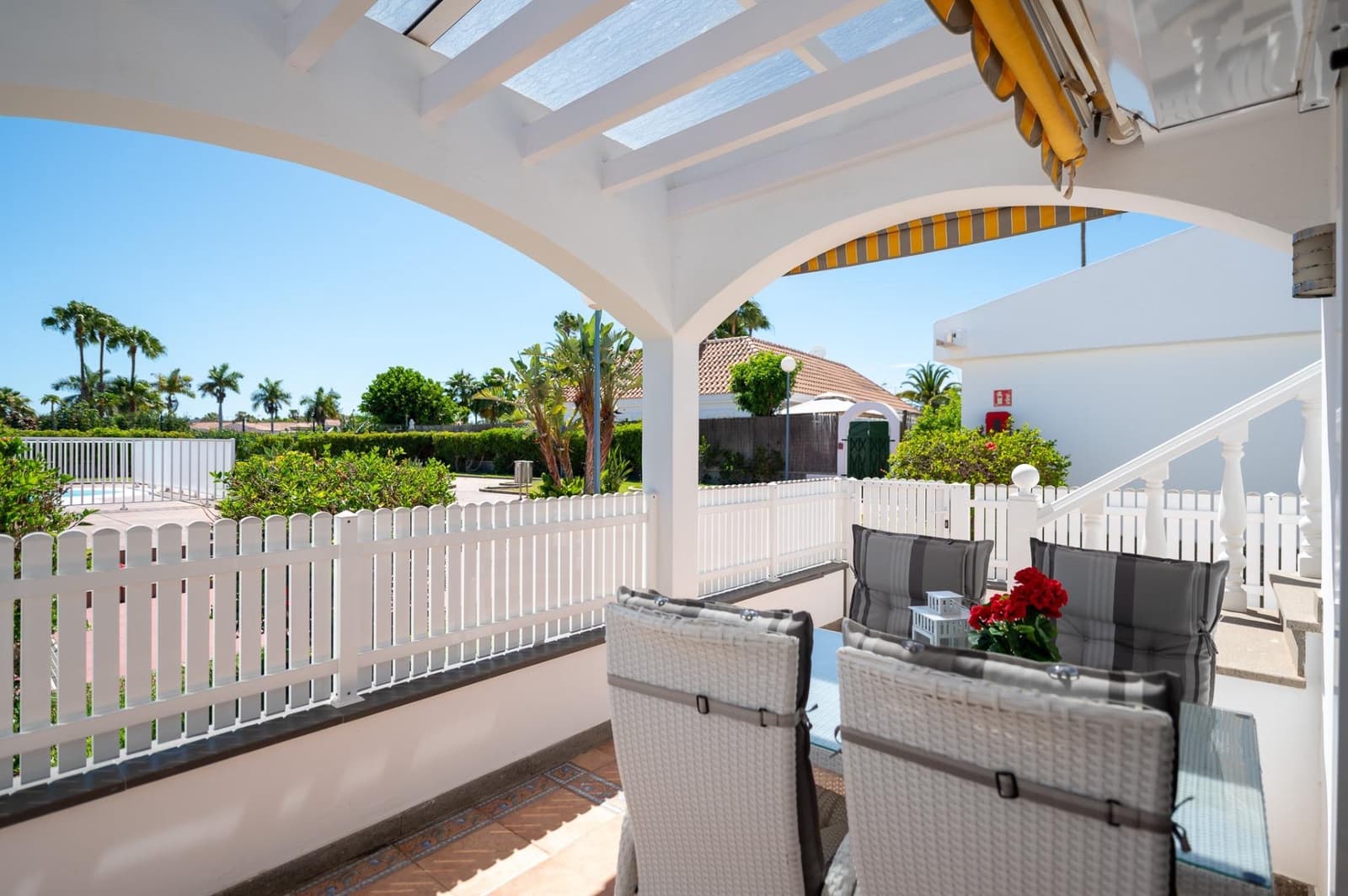 2 bedroom Bungalow for sale in Maspalomas with pool - € 425,000 (Ref: 9936410)
