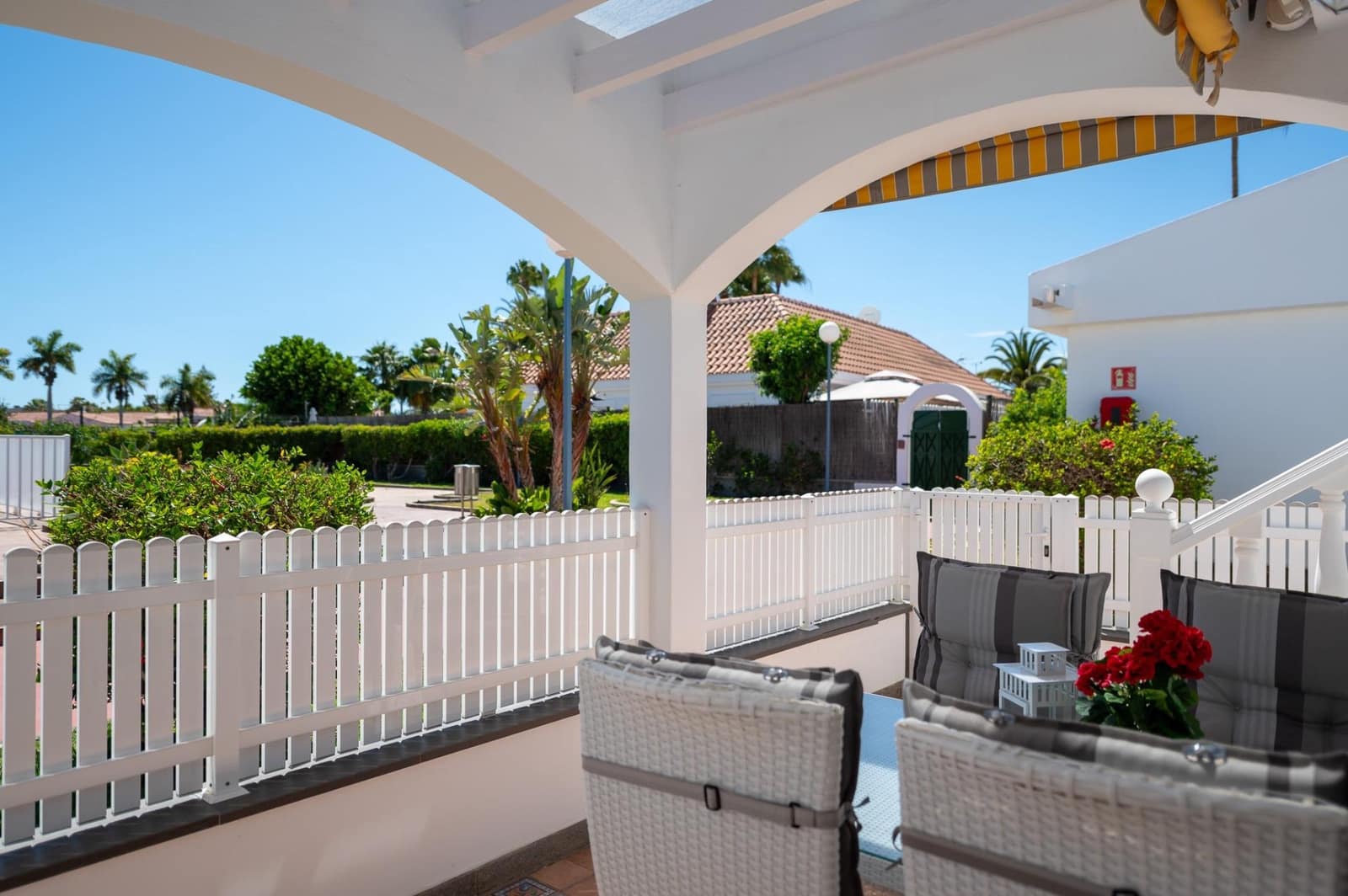2 bedroom Bungalow for sale in Maspalomas with pool - € 425,000 (Ref: 9936410)