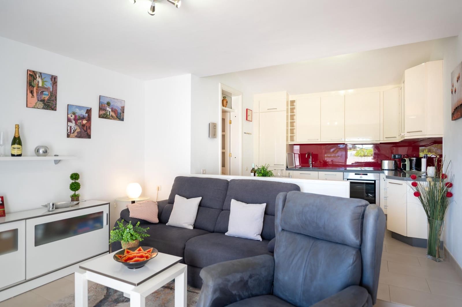 2 bedroom Bungalow for sale in Maspalomas with pool - € 425,000 (Ref: 9936410)