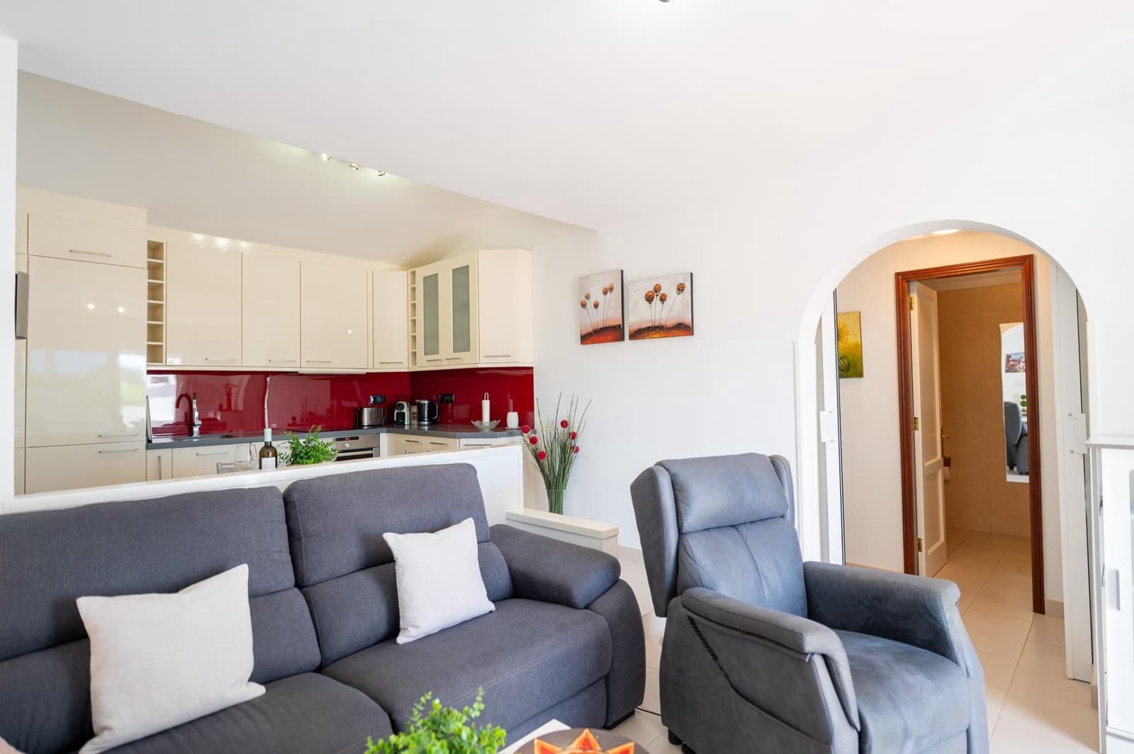 2 bedroom Bungalow for sale in Maspalomas with pool - € 425,000 (Ref: 9936410)