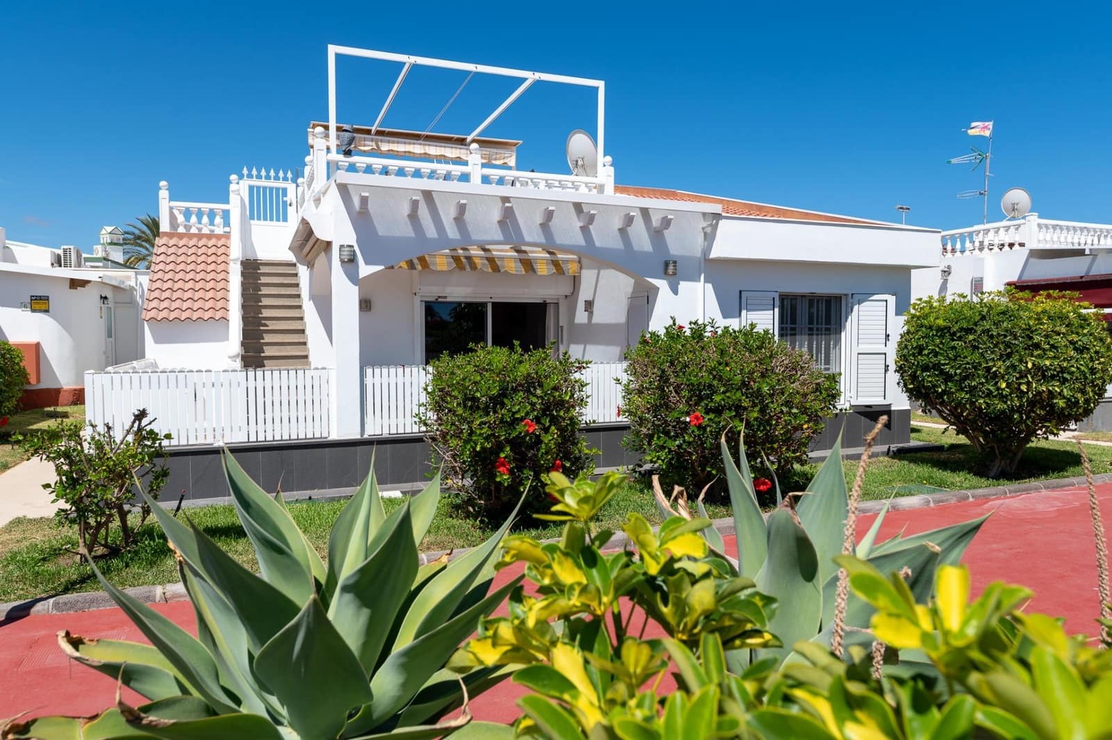 2 bedroom Bungalow for sale in Maspalomas with pool - € 425,000 (Ref: 9936410)