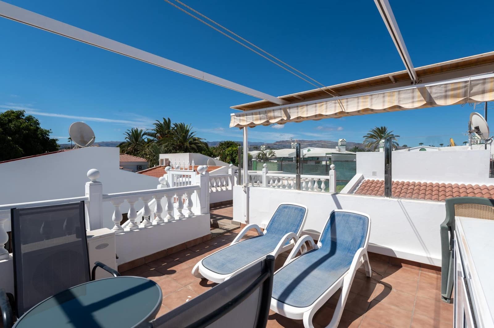 2 bedroom Bungalow for sale in Maspalomas with pool - € 425,000 (Ref: 9936410)