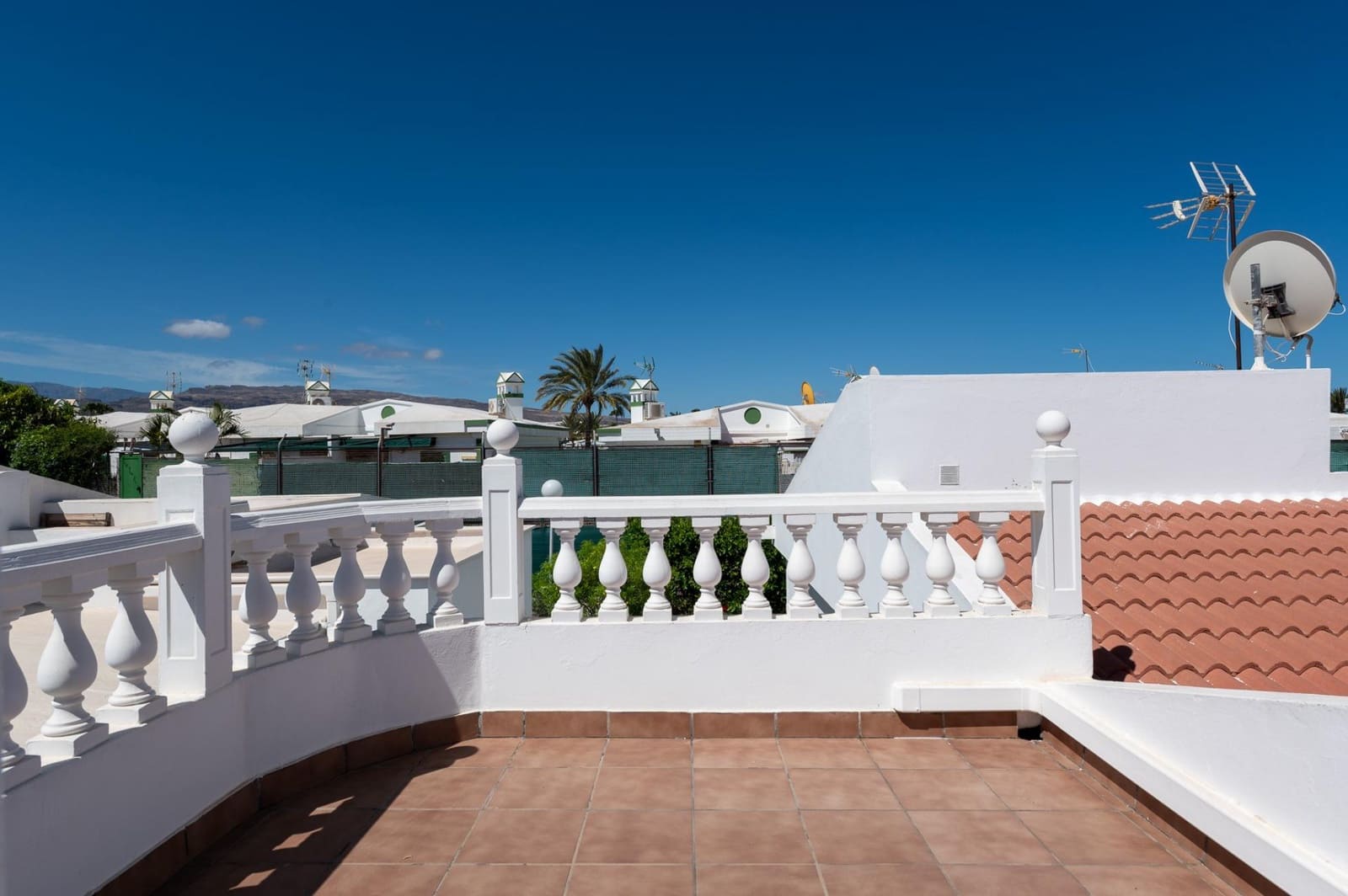 2 bedroom Bungalow for sale in Maspalomas with pool - € 425,000 (Ref: 9936410)