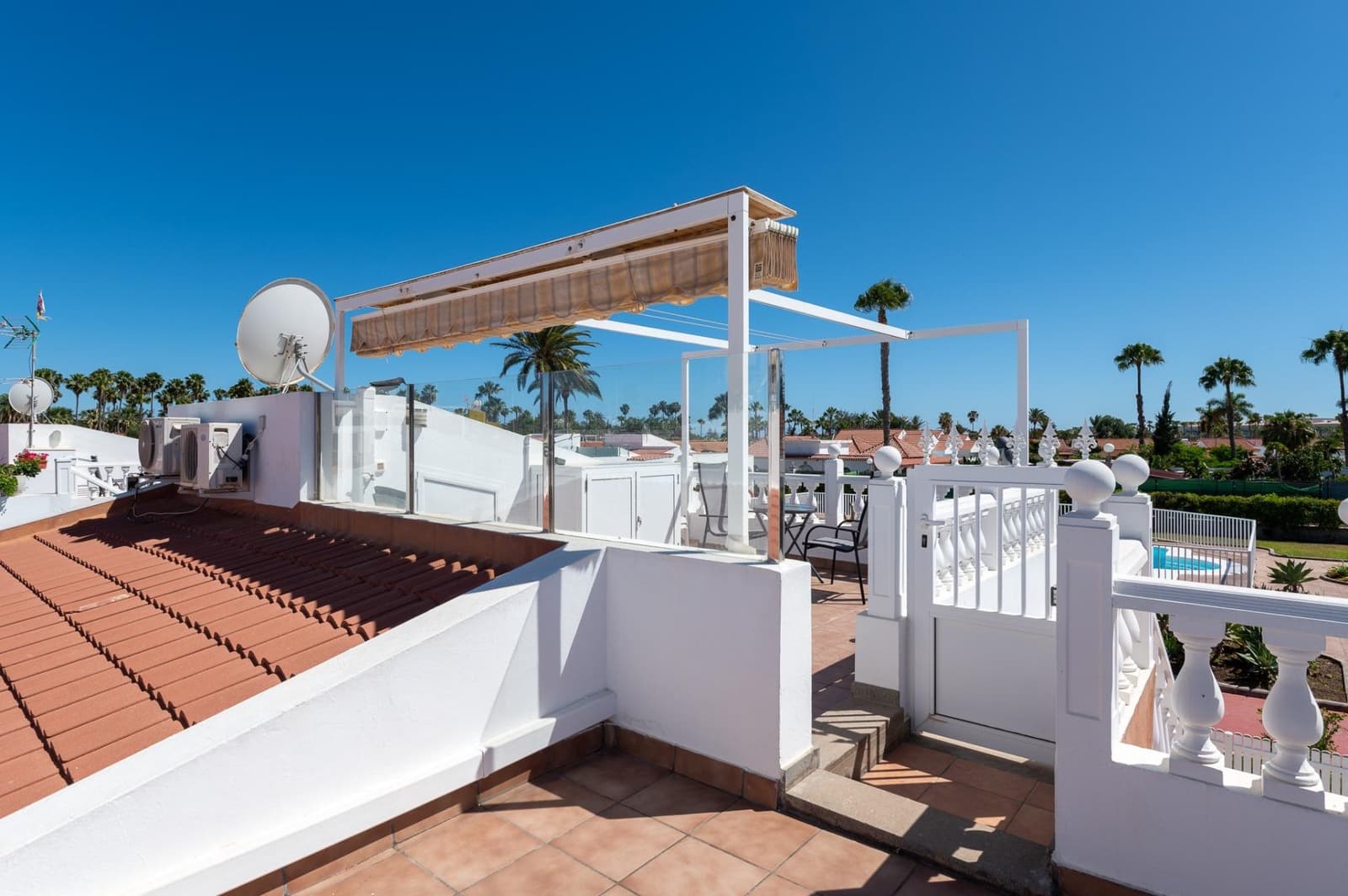 2 bedroom Bungalow for sale in Maspalomas with pool - € 425,000 (Ref: 9936410)
