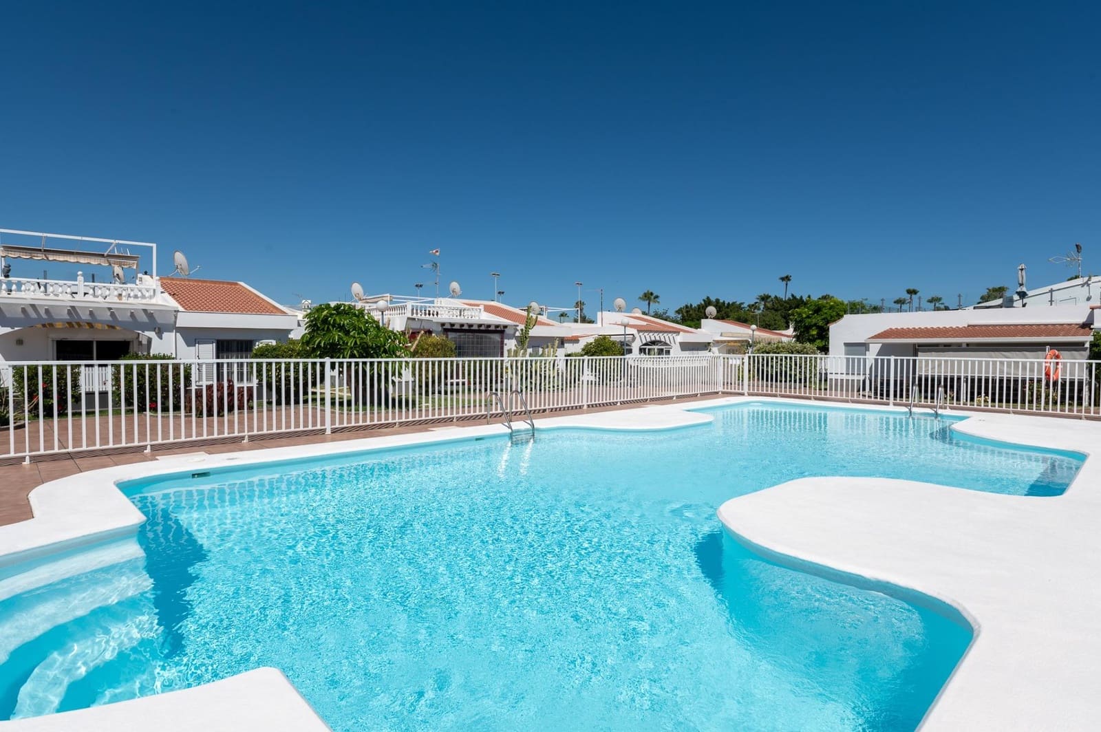 2 bedroom Bungalow for sale in Maspalomas with pool - € 425,000 (Ref: 9936410)