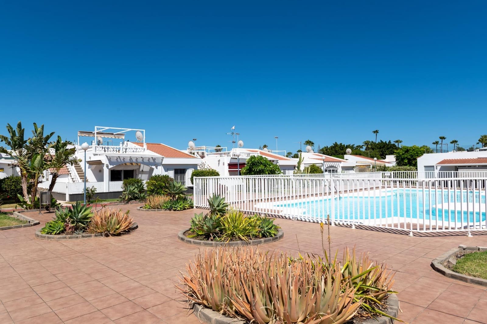 2 bedroom Bungalow for sale in Maspalomas with pool - € 425,000 (Ref: 9936410)