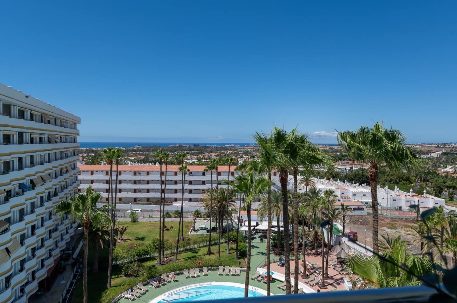 1 bedroom Apartment for sale in Playa del Ingles with pool - € 265,000 (Ref: 9939997)