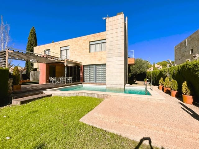 Chalet de 4 habitaciones en Dehesa de Campoamor, Orihuela en venta con piscina garaje - 1.500.000 € (Ref: 9450708)