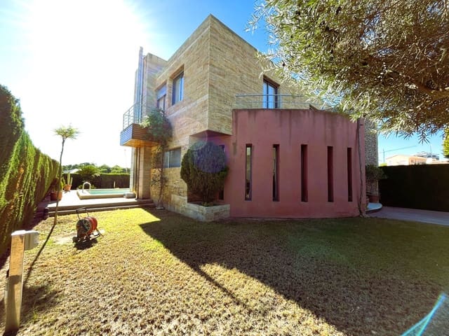 Chalet de 4 habitaciones en Dehesa de Campoamor, Orihuela en venta con piscina garaje - 1.500.000 € (Ref: 9450708)