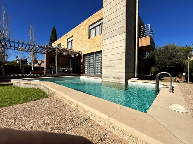 Chalet de 4 habitaciones en Dehesa de Campoamor, Orihuela en venta con piscina garaje - 1.500.000 € (Ref: 9450708)