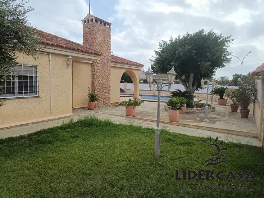 4 sypialnia Willa na sprzedaż w Orihuela z basenem garażem - 799 000 € (Ref: 9450709)
