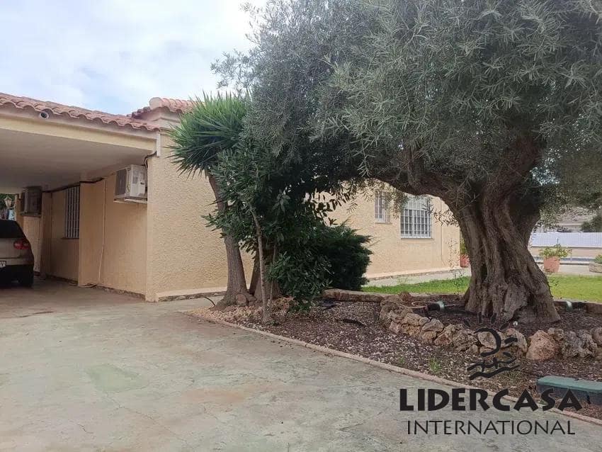 4 sypialnia Willa na sprzedaż w Orihuela z basenem garażem - 799 000 € (Ref: 9450709)