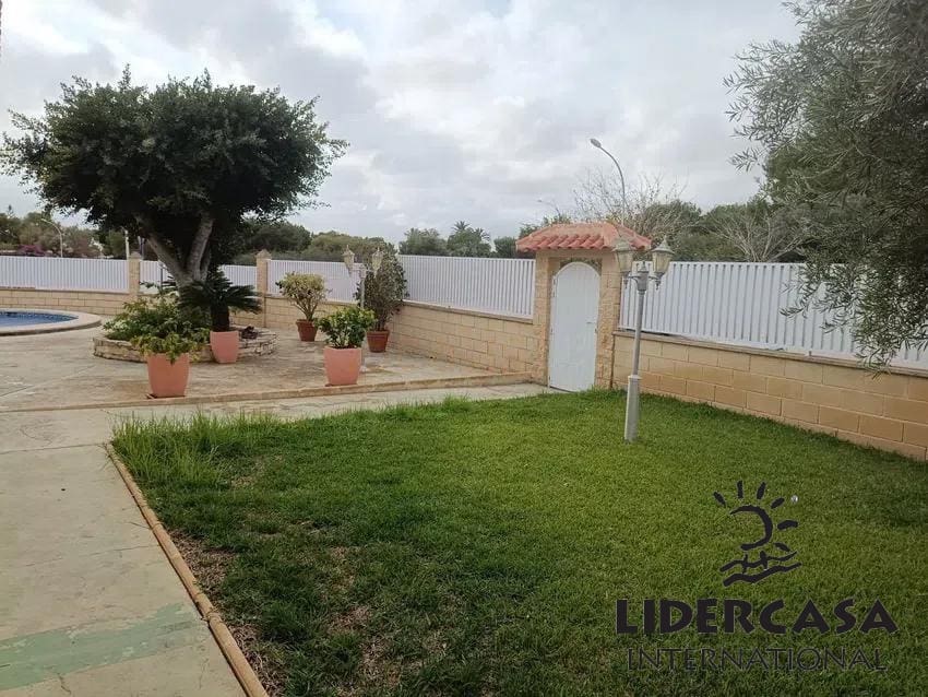 4 sypialnia Willa na sprzedaż w Orihuela z basenem garażem - 799 000 € (Ref: 9450709)