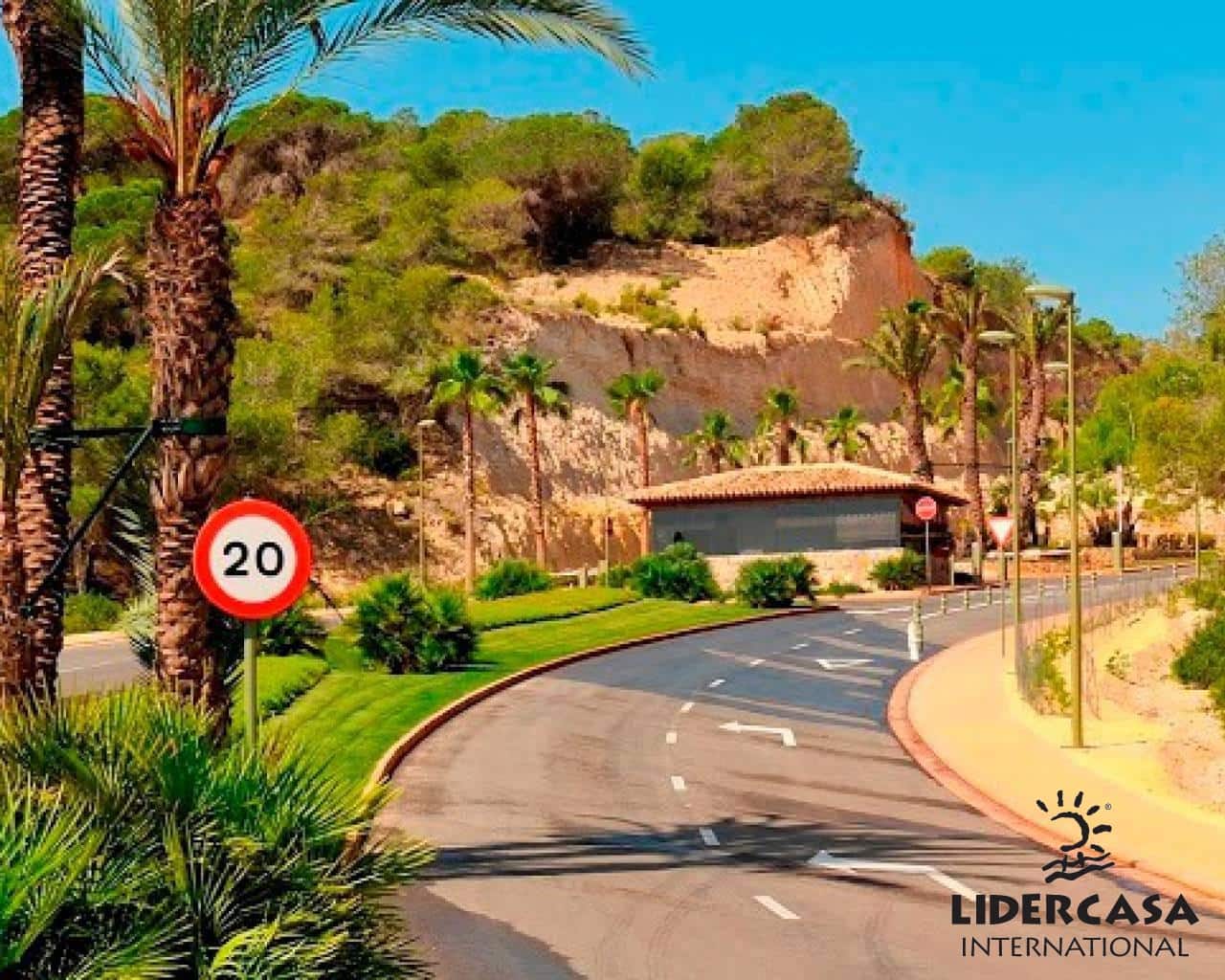 4 soveværelse Villa til salg i Dehesa de Campoamor med swimmingpool garage - € 965.000 (Ref: 9450714)