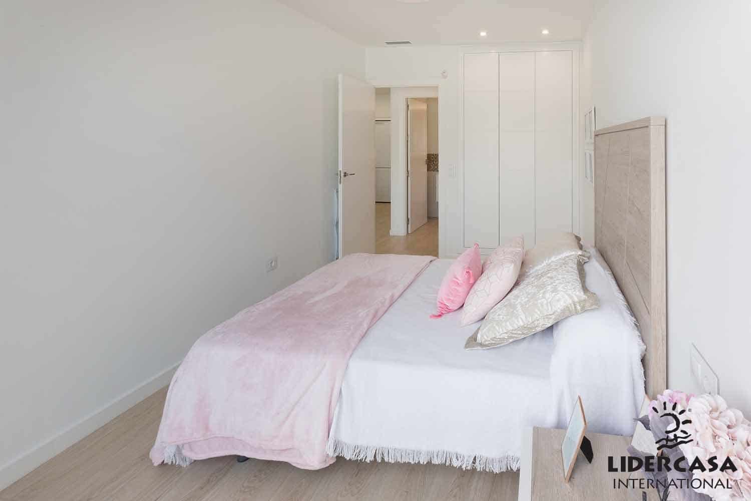 3 soveværelse Semi-Rækkehus til salg i San Pedro del Pinatar med swimmingpool - € 389.000 (Ref: 9450728)