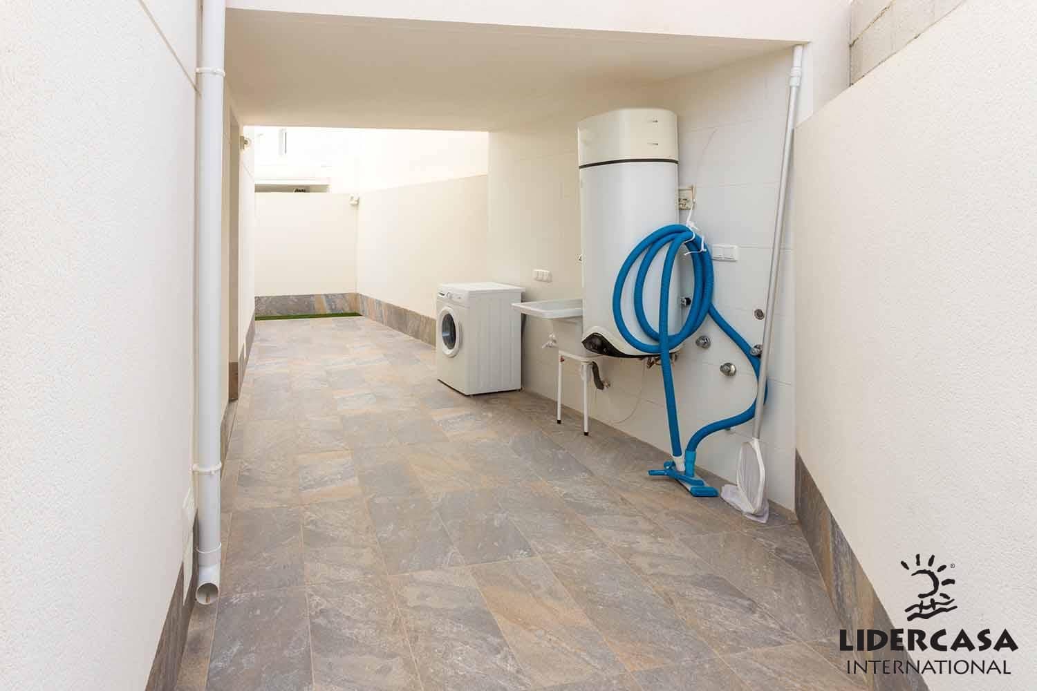 3 soveværelse Semi-Rækkehus til salg i San Pedro del Pinatar med swimmingpool - € 389.000 (Ref: 9450728)