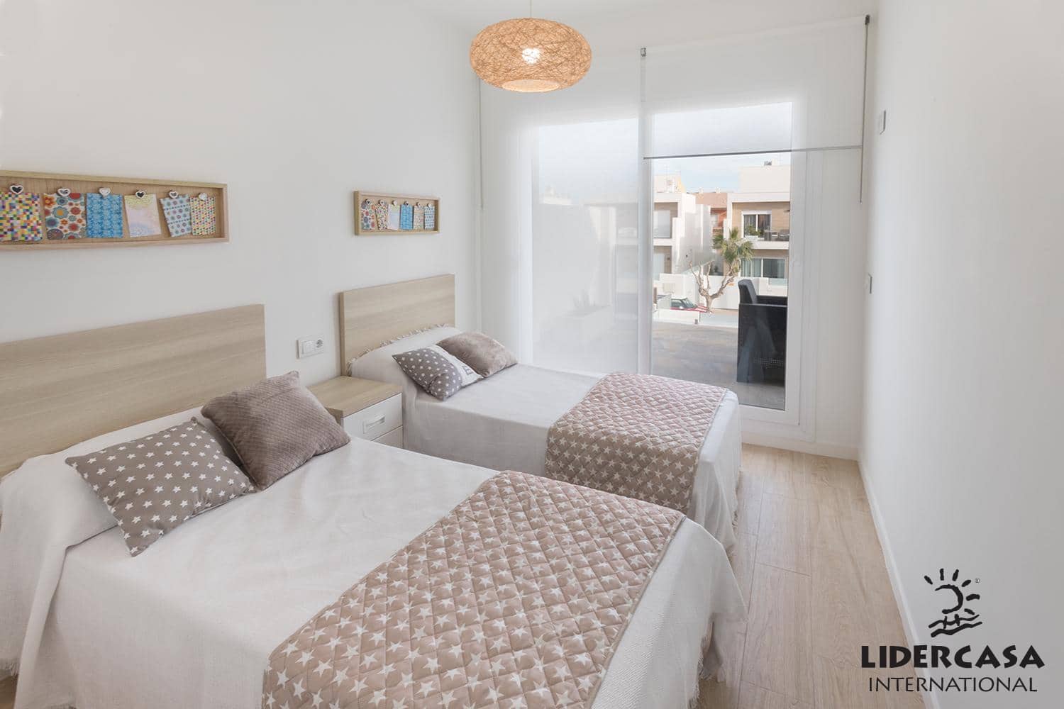 3 soveværelse Semi-Rækkehus til salg i San Pedro del Pinatar med swimmingpool - € 389.000 (Ref: 9450728)