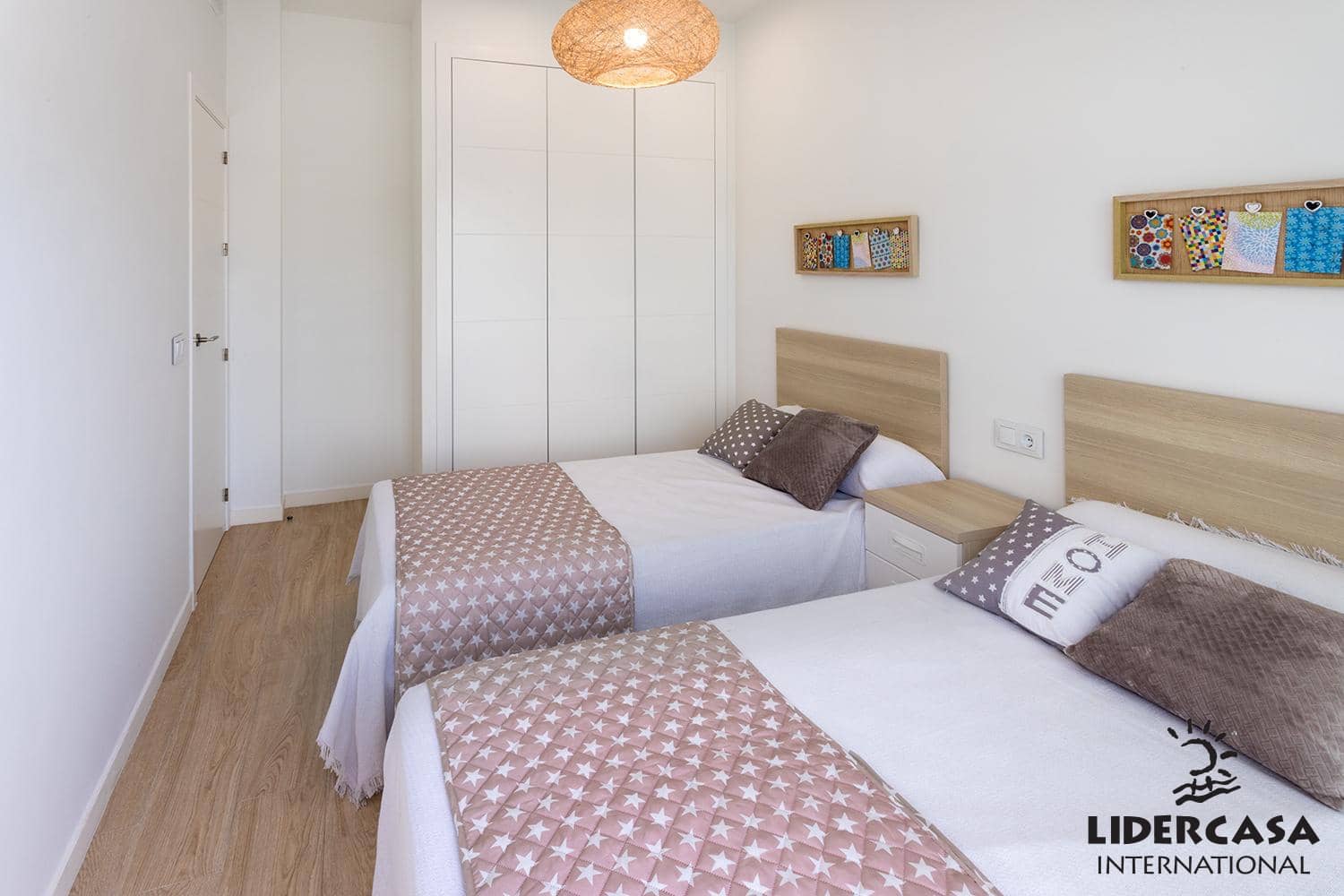 3 soveværelse Semi-Rækkehus til salg i San Pedro del Pinatar med swimmingpool - € 389.000 (Ref: 9450728)