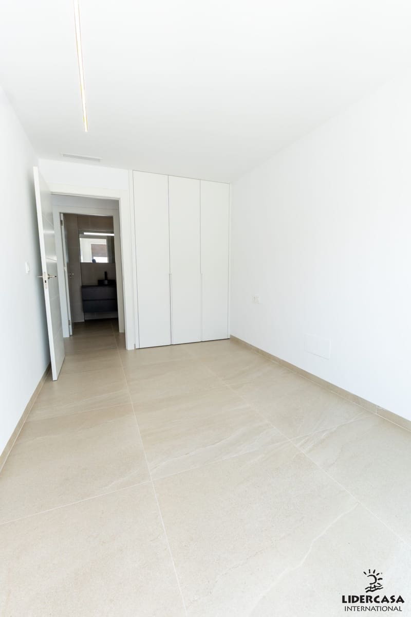 3 soveværelse Semi-Rækkehus til salg i San Pedro del Pinatar med swimmingpool - € 389.000 (Ref: 9450728)