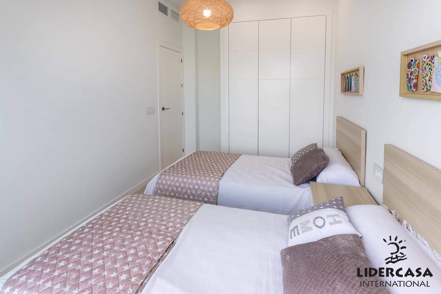 3 soveværelse Semi-Rækkehus til salg i San Pedro del Pinatar med swimmingpool - € 389.000 (Ref: 9450728)