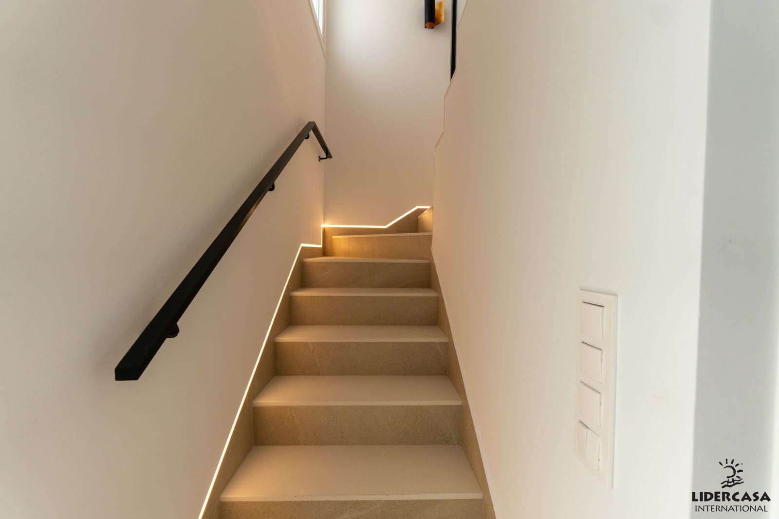 3 soveværelse Semi-Rækkehus til salg i San Pedro del Pinatar med swimmingpool - € 389.000 (Ref: 9450728)