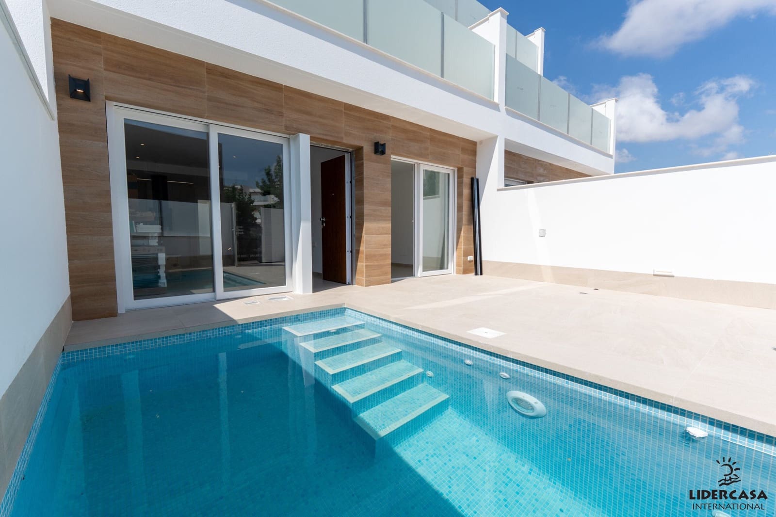 3 soveværelse Semi-Rækkehus til salg i San Pedro del Pinatar med swimmingpool - € 389.000 (Ref: 9450728)