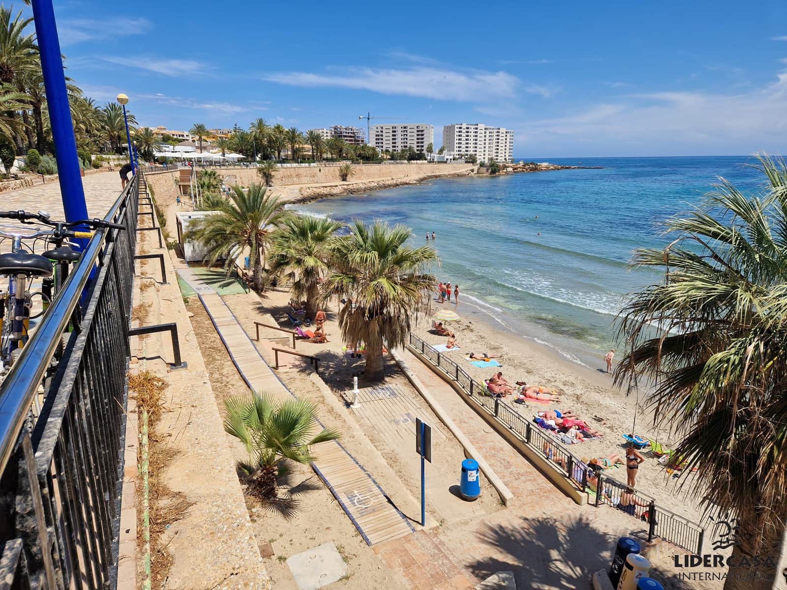 4 sypialnia Dom szeregowy na sprzedaż w Orihuela Costa z basenem garażem - 630 000 € (Ref: 9450730)