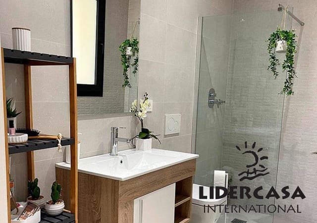 Apartamento de 2 habitaciones en Puerto Deportivo, Guardamar del Segura en venta con piscina garaje - 299.000 € (Ref: 9450747)