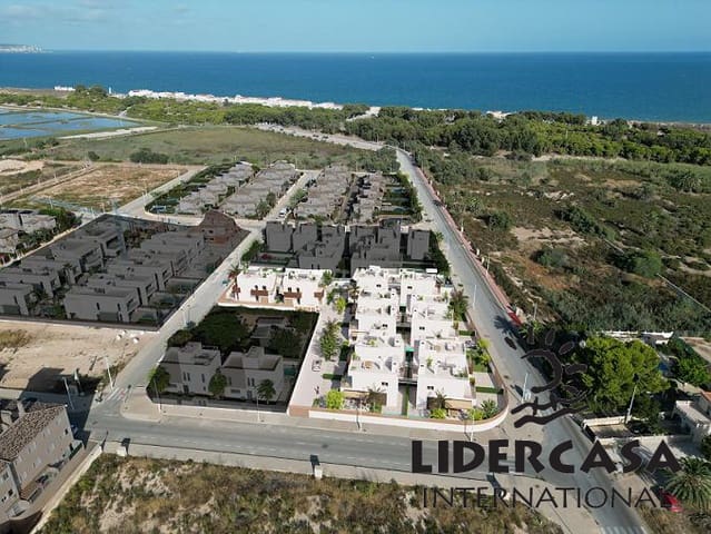 Chalet de 3 habitaciones en La Marina, Elche / Elx en venta con piscina garaje - 649.000 € (Ref: 9450749)