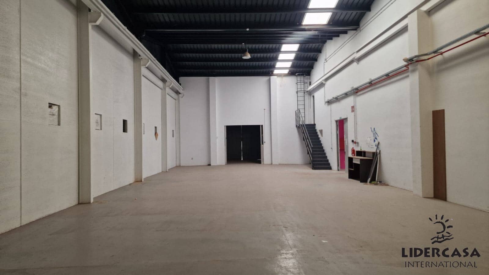 Commercial for sale in San Javier with garage - € 2,116,000 (Ref: 9450755)